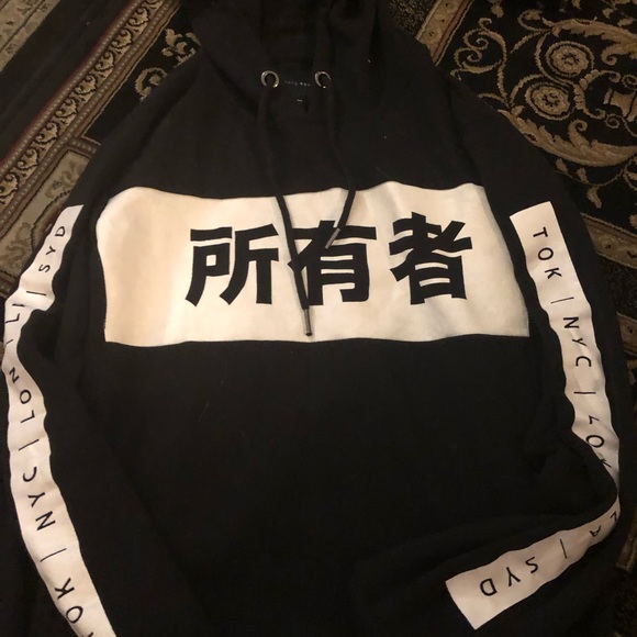 Small Japanese hoodie - Picture 2 of 9